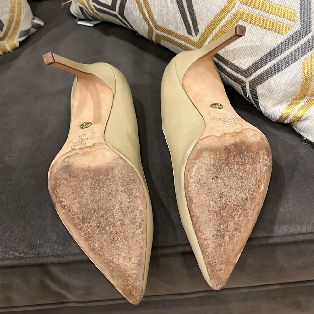 Charles David classic pump - 7.5 all leather upper and all leather sole. Lt Tan - Picture 7 of 7